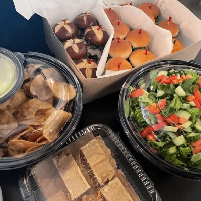 Need box lunches for a group?